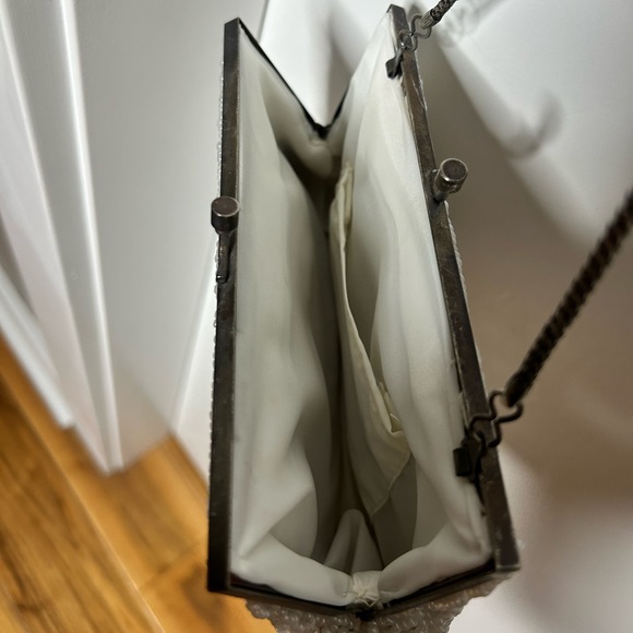 Chic Clutch Purse with Pearl Design - Picture 3 of 3